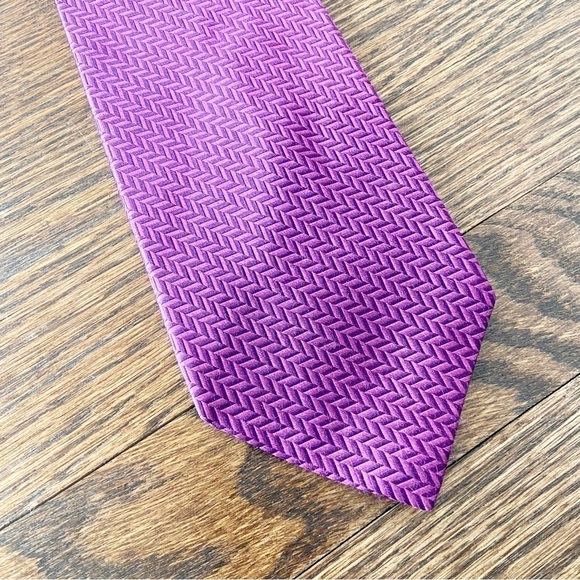 Paul Frederick | 100% Imported Silk Handmade Herringbone Fuchsia Tie - Picture 2 of 5
